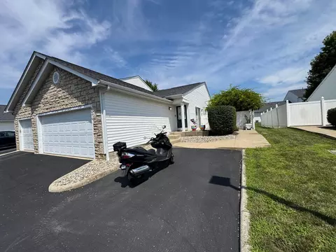 6676 Lagrange Dr #46E, Canal Winchester, OH 43110