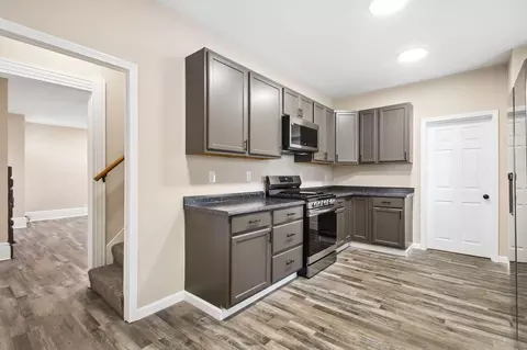 Entry Way - 458 E Main St, Newark, OH 43055 photo 1 of 3