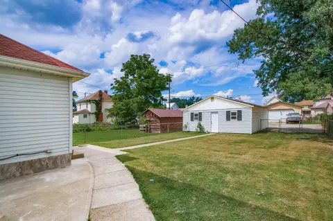 Exterior - 458 E Main St, Newark, OH 43055 photo 5 of 8