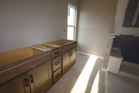 Bath - 684 Fadley Loop E, Delaware, OH 43015 photo 2 of 2