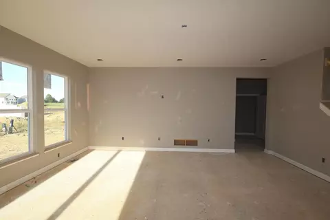 Living - 684 Fadley Loop E, Delaware, OH 43015 photo 2 of 3