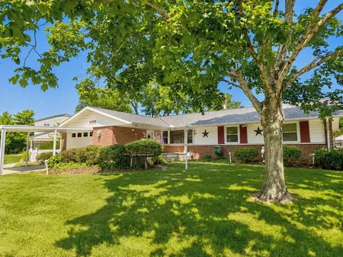 3700 Santiago Dr, Westerville, OH 43081