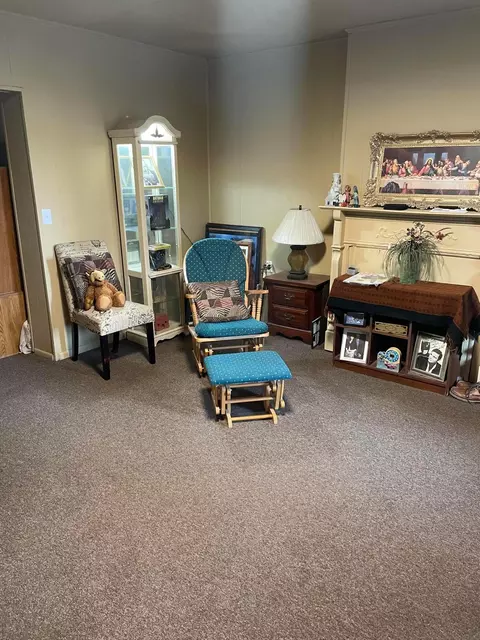 215 W Mound St, Circleville, OH 43113 photo 2
