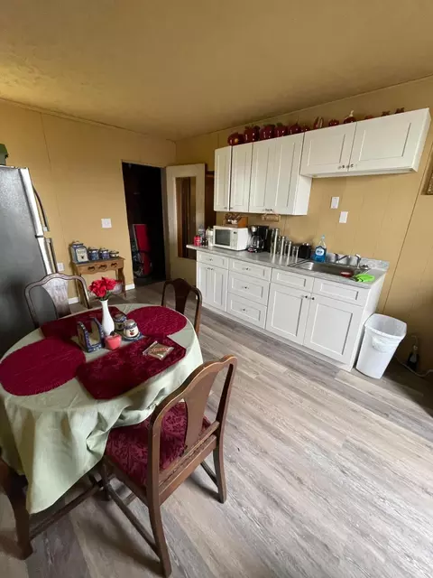215 W Mound St, Circleville, OH 43113 photo 3
