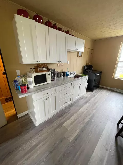 215 W Mound St, Circleville, OH 43113 photo 4