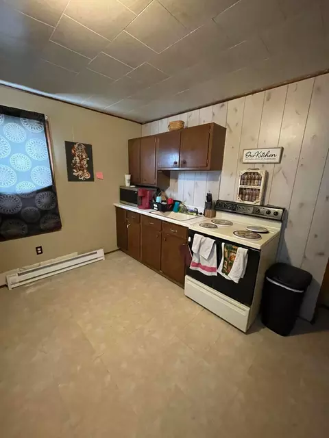Kitchen - 201 Logan St, Circleville, OH 43113 photo 4 of 4