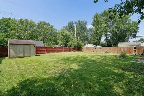 Exterior - 991 Dimson Dr E, Columbus, OH 43213 photo 7 of 15