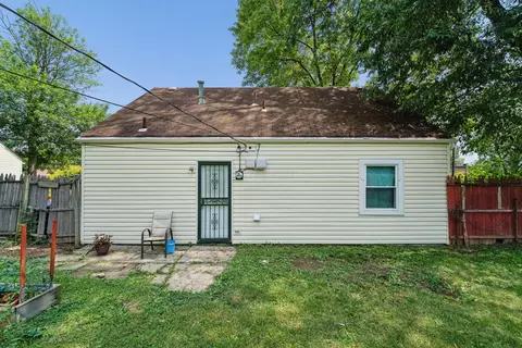 Exterior - 991 Dimson Dr E, Columbus, OH 43213 photo 9 of 15