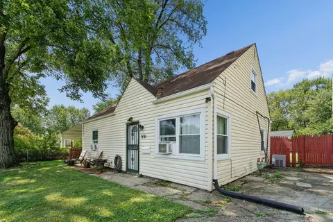 Exterior - 991 Dimson Dr E, Columbus, OH 43213 photo 5 of 15