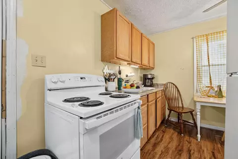 Kitchen - 991 Dimson Dr E, Columbus, OH 43213 photo 3 of 3