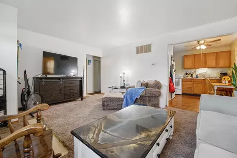 Living - 991 Dimson Dr E, Columbus, OH 43213 photo 2 of 2