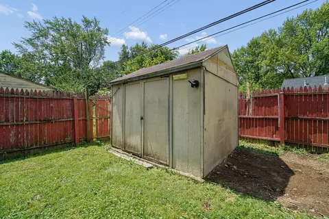 Exterior - 991 Dimson Dr E, Columbus, OH 43213 photo 8 of 15