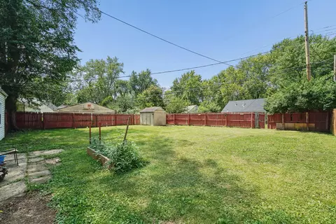 Exterior - 991 Dimson Dr E, Columbus, OH 43213 photo 6 of 15