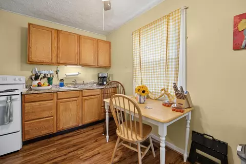 Kitchen - 991 Dimson Dr E, Columbus, OH 43213 photo 1 of 3
