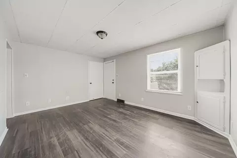 Living - 849 Ruby Ave, Columbus, OH 43227 photo 2 of 3