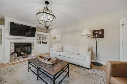 Living - 1720 Marion Edison Rd, Marion, OH 43302 photo 4 of 5