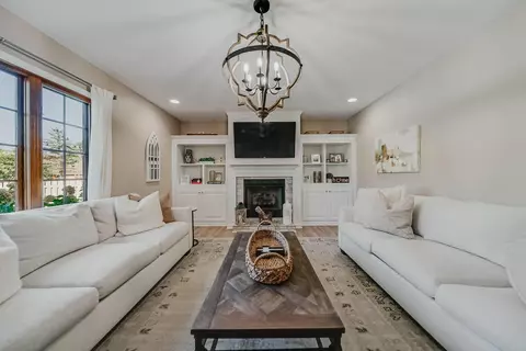 Living - 1720 Marion Edison Rd, Marion, OH 43302 photo 3 of 5