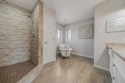 Bath - 1720 Marion Edison Rd, Marion, OH 43302 photo 1 of 5