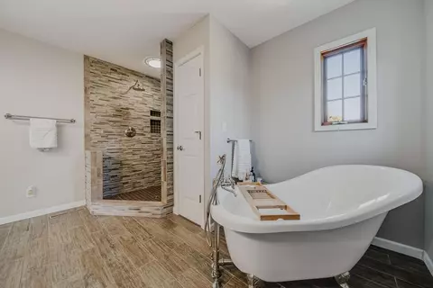 Bath - 1720 Marion Edison Rd, Marion, OH 43302 photo 3 of 5