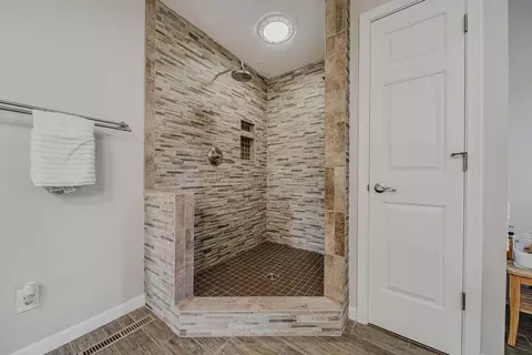 Bath - 1720 Marion Edison Rd, Marion, OH 43302 photo 2 of 5
