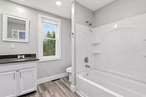 Bath - 490 E Markison Ave, Columbus, OH 43207 photo 3 of 6