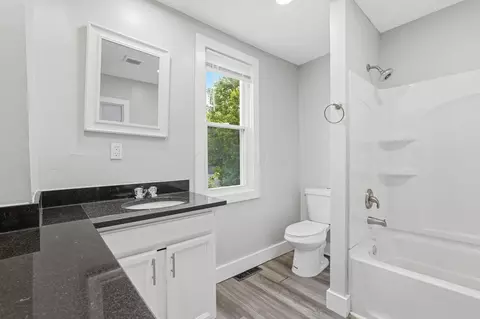 Bath - 490 E Markison Ave, Columbus, OH 43207 photo 5 of 6