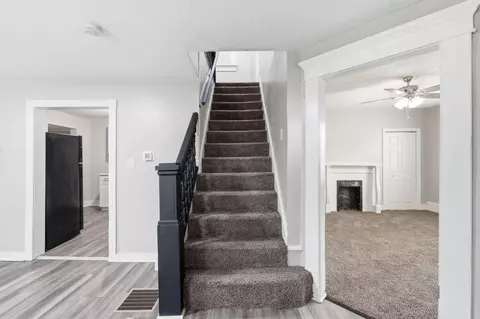 Entry Way - 490 E Markison Ave, Columbus, OH 43207 photo 2 of 4