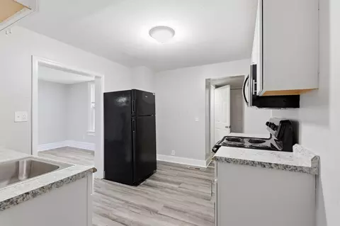 Kitchen - 490 E Markison Ave, Columbus, OH 43207 photo 3 of 5