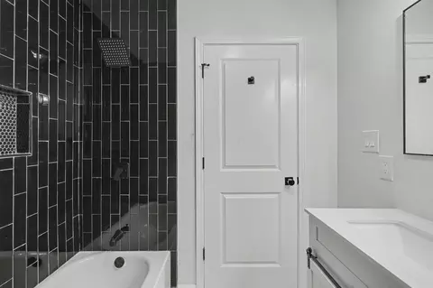 Bath - 26295 Jackson Rd, Circleville, OH 43113 photo 2 of 5