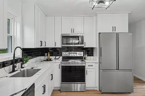 Kitchen - 26295 Jackson Rd, Circleville, OH 43113 photo 2 of 2