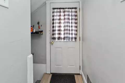 Entry Way - 489 Crescent Rd, Mansfield, OH 44907 photo 6 of 6