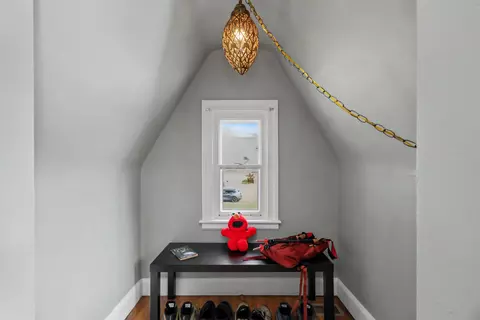 Entry Way - 489 Crescent Rd, Mansfield, OH 44907 photo 4 of 6