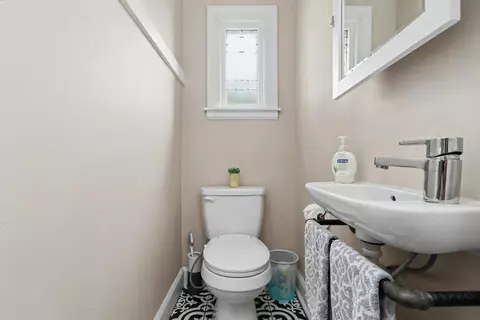 Bath - 489 Crescent Rd, Mansfield, OH 44907 photo 1 of 3