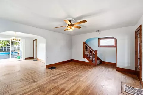 Living - 520 Oak St, Marion, OH 43302 photo 2 of 4