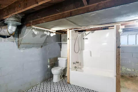 Bath - 520 Oak St, Marion, OH 43302 photo 2 of 2