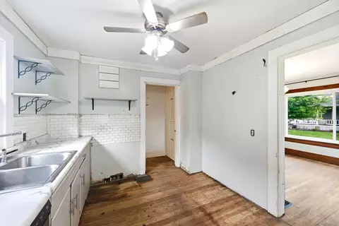 Entry Way - 520 Oak St, Marion, OH 43302 photo 1 of 1