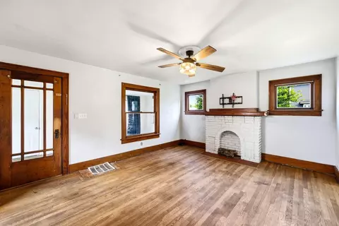 Living - 520 Oak St, Marion, OH 43302 photo 4 of 4