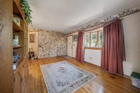 Living - 400 Maple Dr, Columbus, OH 43228 photo 3 of 5