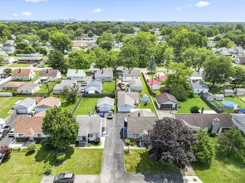 View/Area - 400 Maple Dr, Columbus, OH 43228 photo 2 of 9