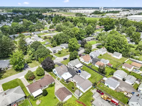 View/Area - 400 Maple Dr, Columbus, OH 43228 photo 3 of 9
