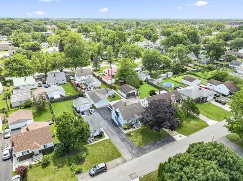 View/Area - 400 Maple Dr, Columbus, OH 43228 photo 1 of 9