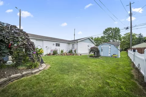 Exterior - 400 Maple Dr, Columbus, OH 43228 photo 11 of 15