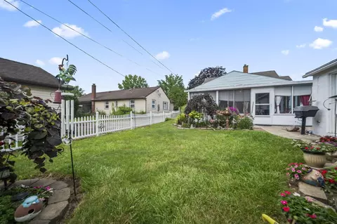 Exterior - 400 Maple Dr, Columbus, OH 43228 photo 13 of 15
