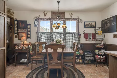 Dining - 400 Maple Dr, Columbus, OH 43228 photo 3 of 4
