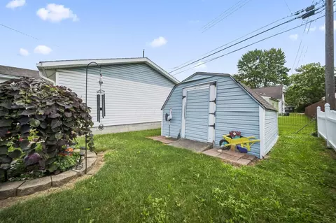 Exterior - 400 Maple Dr, Columbus, OH 43228 photo 12 of 15