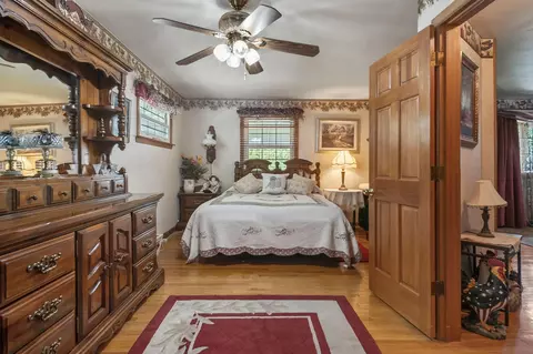 Bedroom - 400 Maple Dr, Columbus, OH 43228 photo 2 of 11