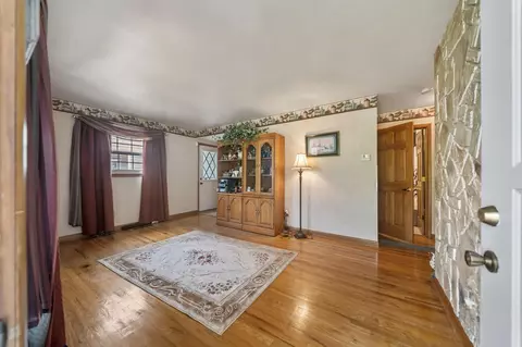 Living - 400 Maple Dr, Columbus, OH 43228 photo 1 of 5