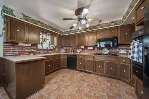 Kitchen - 400 Maple Dr, Columbus, OH 43228 photo 1 of 5