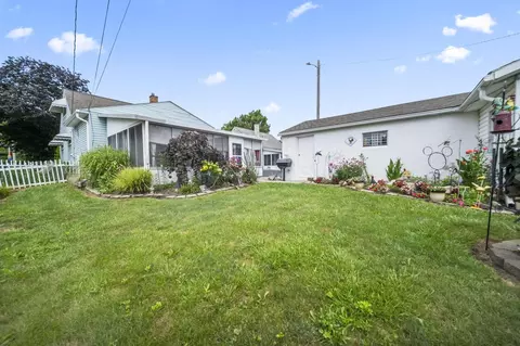 Exterior - 400 Maple Dr, Columbus, OH 43228 photo 14 of 15