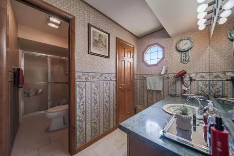 Bath - 400 Maple Dr, Columbus, OH 43228 photo 5 of 5